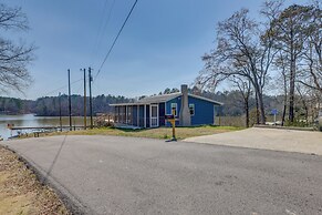 Bright Shelby Cottage w/ Deck & Creek Views!