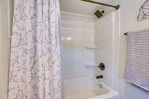 Bright Shelby Cottage w/ Deck & Creek Views!