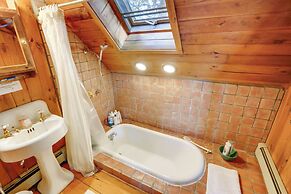 Pet-friendly Cabin Overlooking Sleepy Hollow Lake