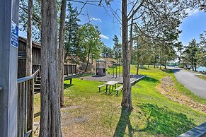 Pet-friendly Cabin Overlooking Sleepy Hollow Lake