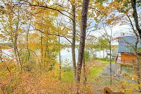 Pet-friendly Cabin Overlooking Sleepy Hollow Lake