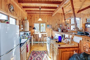 Pet-friendly Cabin Overlooking Sleepy Hollow Lake