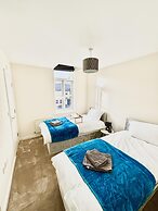 Remarkable 3-bed House in Reading
