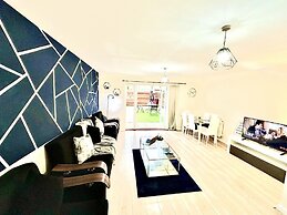 Remarkable 3-bed House in Reading