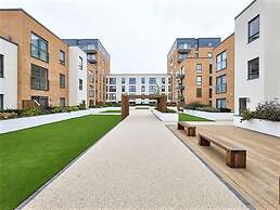 Remarkable 3-bed House in Reading