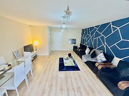 Remarkable 3-bed House in Reading