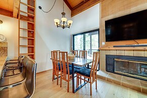 Truckee Resort Condo w/ Shuttle + Hot Tub Access!