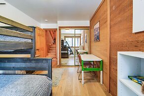 Truckee Resort Condo w/ Shuttle + Hot Tub Access!