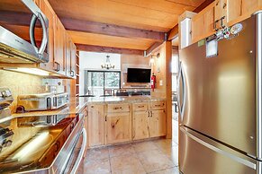 Truckee Resort Condo w/ Shuttle + Hot Tub Access!
