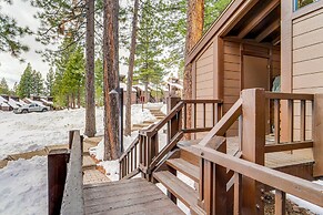 Truckee Resort Condo w/ Shuttle + Hot Tub Access!