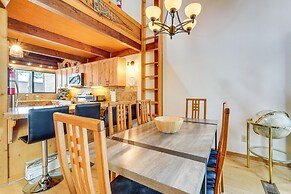 Truckee Resort Condo w/ Shuttle + Hot Tub Access!