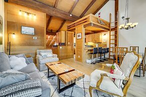 Truckee Resort Condo w/ Shuttle + Hot Tub Access!