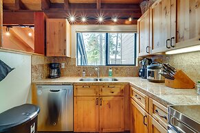 Truckee Resort Condo w/ Shuttle + Hot Tub Access!