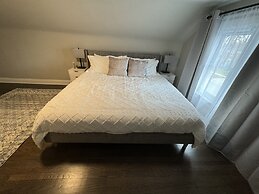 Spacious Retreat Near Convention Centers 4 Bedroom Home by RedAwning