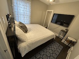 Spacious Retreat Near Convention Centers 4 Bedroom Home by RedAwning