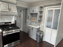 Spacious Retreat Near Convention Centers 4 Bedroom Home by RedAwning