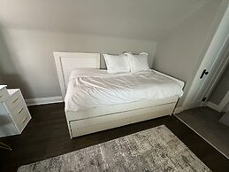 Spacious Retreat Near Convention Centers 4 Bedroom Home by RedAwning