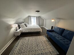 Spacious Retreat Near Convention Centers 4 Bedroom Home by RedAwning