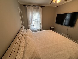 Spacious Retreat Near Convention Centers 4 Bedroom Home by RedAwning