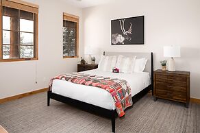 8 Happy Trails 4 Bedroom Home by RedAwning