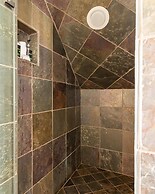 8 Happy Trails 4 Bedroom Home by RedAwning