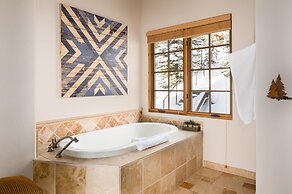 8 Happy Trails 4 Bedroom Home by RedAwning