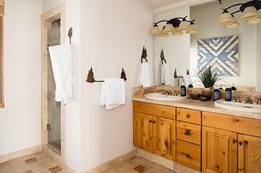 8 Happy Trails 4 Bedroom Home by RedAwning