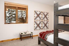 8 Happy Trails 4 Bedroom Home by RedAwning