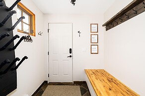 8 Happy Trails 4 Bedroom Home by RedAwning