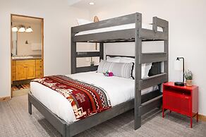 8 Happy Trails 4 Bedroom Home by RedAwning