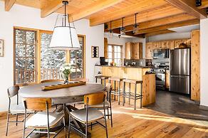 8 Happy Trails 4 Bedroom Home by RedAwning