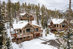 8 Happy Trails 4 Bedroom Home by RedAwning