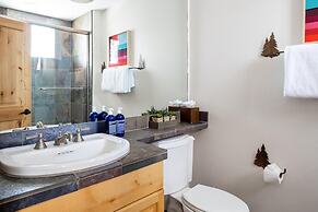 8 Happy Trails 4 Bedroom Home by RedAwning