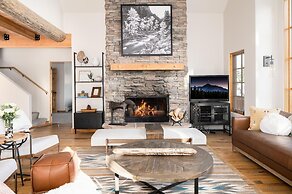 8 Happy Trails 4 Bedroom Home by RedAwning