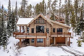 8 Happy Trails 4 Bedroom Home by RedAwning