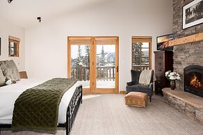 8 Happy Trails 4 Bedroom Home by RedAwning