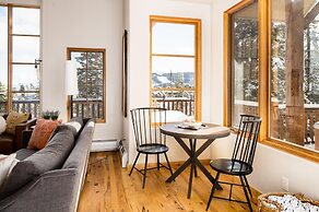 8 Happy Trails 4 Bedroom Home by RedAwning