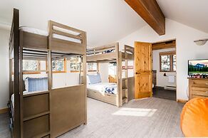 8 Happy Trails 4 Bedroom Home by RedAwning