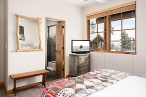 8 Happy Trails 4 Bedroom Home by RedAwning