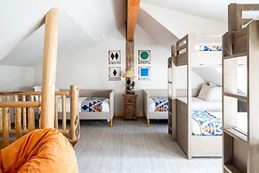 8 Happy Trails 4 Bedroom Home by RedAwning