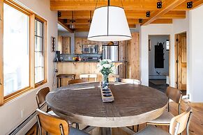 8 Happy Trails 4 Bedroom Home by RedAwning