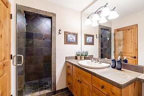 8 Happy Trails 4 Bedroom Home by RedAwning