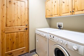 8 Happy Trails 4 Bedroom Home by RedAwning