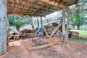 Clarkesville 'rustic Hideaway' on 38-acre Farm!