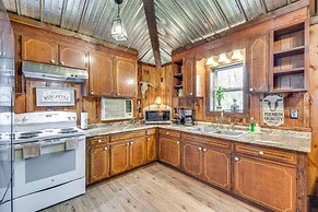Clarkesville 'rustic Hideaway' on 38-acre Farm!