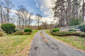 Clarkesville 'rustic Hideaway' on 38-acre Farm!