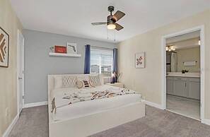 Riverside At Storey Lake By Shine Villas 5 Bedroom Townhouse