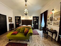 Opera apartments