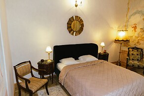 Opera apartments