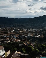 SUMMIT VIEWPOINT HOUSE